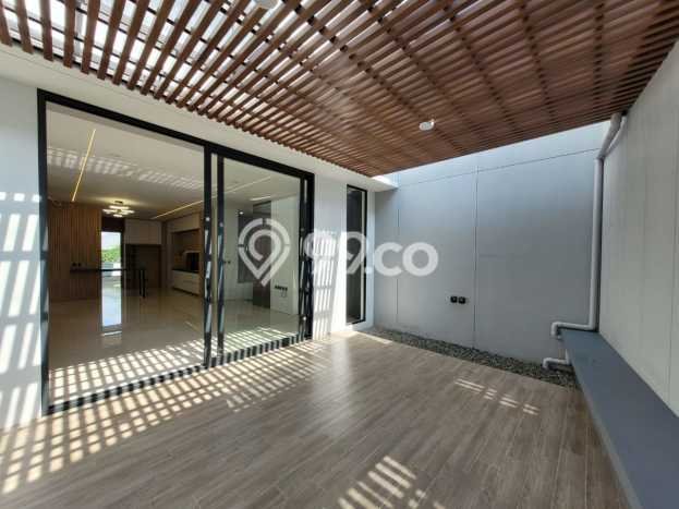 Ready to Use! Luxury House LT 259m2 Desain Modern di Setra Duta Ready to Use! Luxury House LT 259m2 Desain Modern di Setra Duta