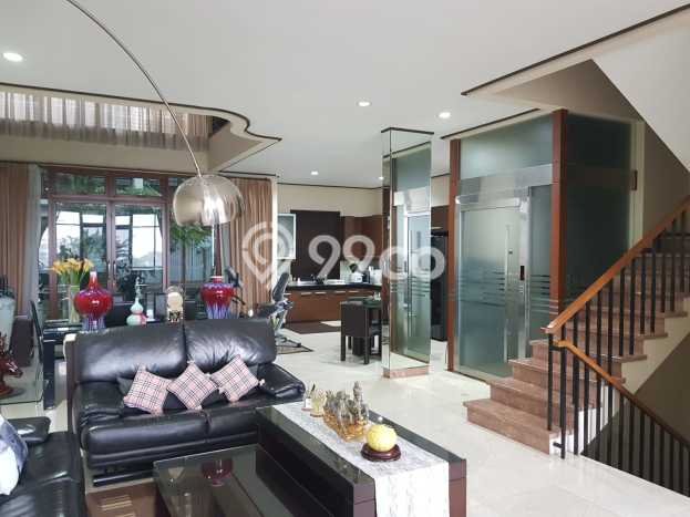 Rumah Terawat di , Bandung, Luas Tanah 168m2m², LB 455m2m² Rumah Terawat di , Bandung, Luas Tanah 168m2m², LB 455m2m²