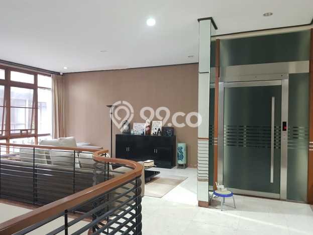 Rumah Terawat di , Bandung, Luas Tanah 168m2m², LB 455m2m² Rumah Terawat di , Bandung, Luas Tanah 168m2m², LB 455m2m²