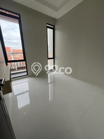 Rumah Luas Asri 3 KT Siap Huni di Taman Kopo Indah Bandung Rumah Luas Asri 3 KT Siap Huni di Taman Kopo Indah Bandung