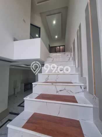 Jual Rumah Mewah Megah Dengan View Eksklusif di Taman Ratu, Jakarta Barat Jual Rumah Mewah Megah Dengan View Eksklusif di Taman Ratu, Jakarta Barat