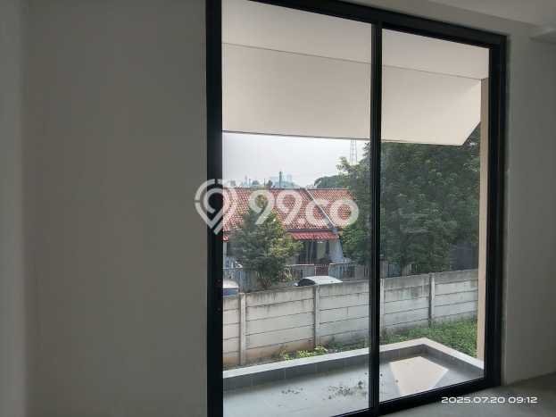 For Sale Hunian Rumah Terawat 4 Kamar di Joglo, Jakarta Barat For Sale Hunian Rumah Terawat 4 Kamar di Joglo, Jakarta Barat