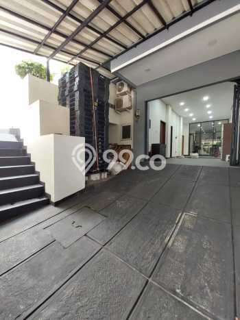 Rumah Mewah LB 350m2 Siap Huni Desain Elegan di Jelambar, Jakarta Barat Rumah Mewah LB 350m2 Siap Huni Desain Elegan di Jelambar, Jakarta Barat