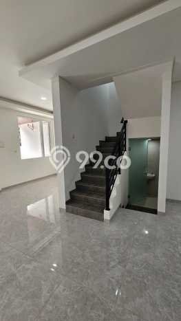Dijual Rumah Mewah Elegan Dengan View Cantik di Taman Palem, Jakarta Barat Dijual Rumah Mewah Elegan Dengan View Cantik di Taman Palem, Jakarta Barat