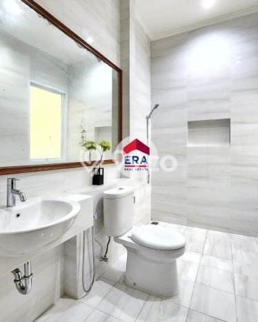 Hunian Elit LB 200m2 Siap Huni Desain Elegan di Pondok Indah, Jakarta Selatan Hunian Elit LB 200m2 Siap Huni Desain Elegan di Pondok Indah, Jakarta Selatan