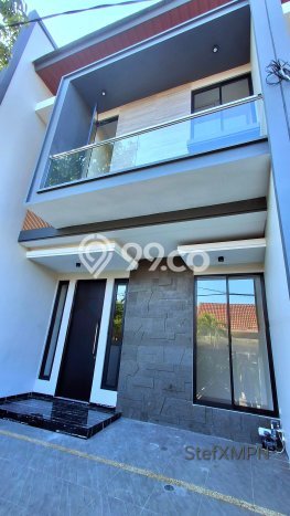 Jual Rumah Eksklusif 3 KT di Manyar, Surabaya Jual Rumah Eksklusif 3 KT di Manyar, Surabaya