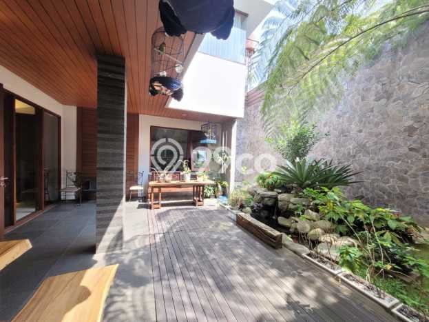 Rumah Elit Modern Tanpa Renovasi di Setra Duta Bandung Rumah Elit Modern Tanpa Renovasi di Setra Duta Bandung