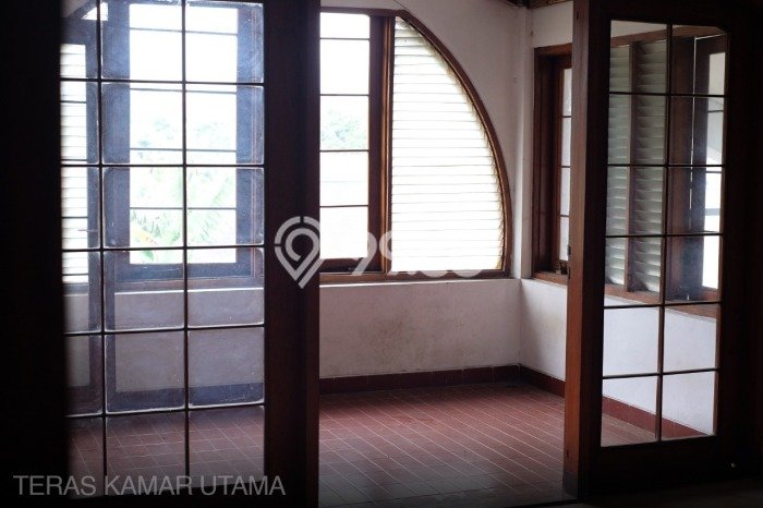 Ready to Use! Luxury House LT 683m2 Desain Modern di Setra Sari Ready to Use! Luxury House LT 683m2 Desain Modern di Setra Sari