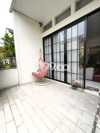 For Sale! Premium House LT 224m2 Desain Elegan di Taman Kopo Indah For Sale! Premium House LT 224m2 Desain Elegan di Taman Kopo Indah