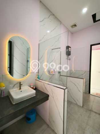 For Sale! Premium House LT 224m2 Desain Elegan di Taman Kopo Indah For Sale! Premium House LT 224m2 Desain Elegan di Taman Kopo Indah
