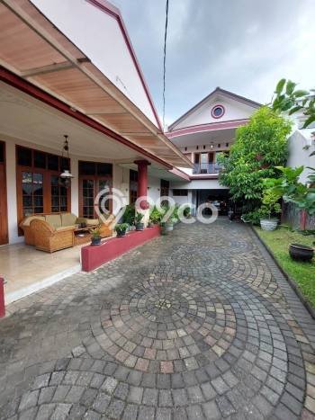 Rumah Elit LB 450m2 Siap Pakai Desain Elegan di Geger Kalong, Bandung Rumah Elit LB 450m2 Siap Pakai Desain Elegan di Geger Kalong, Bandung