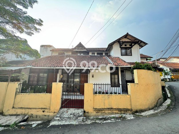 Rumah Modern 8 KT LT 185m2 di Cikutra Rumah Modern 8 KT LT 185m2 di Cikutra