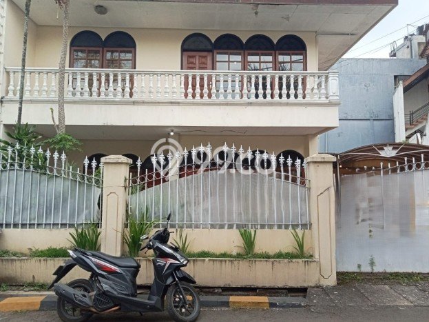 Rumah Elit LB 300m2 Siap Pakai Desain Elegan di Cipaganti, Bandung Rumah Elit LB 300m2 Siap Pakai Desain Elegan di Cipaganti, Bandung