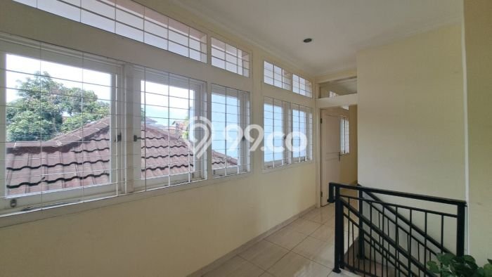Rumah Elit Modern Siap Huni di Burangrang Bandung Rumah Elit Modern Siap Huni di Burangrang Bandung