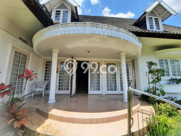 Rumah Luxury Modern Tanpa Renovasi di Surya Sumantri Bandung Rumah Luxury Modern Tanpa Renovasi di Surya Sumantri Bandung
