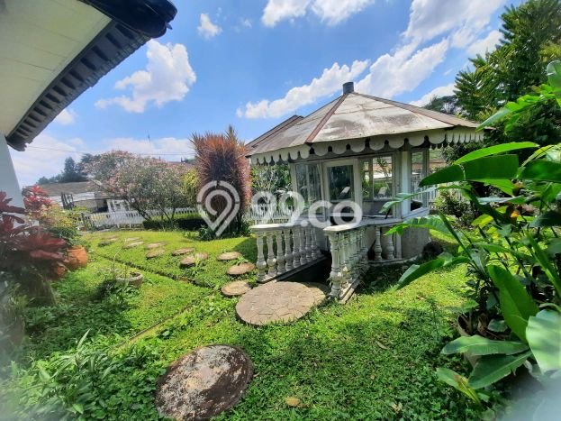 Rumah Luxury Modern Tanpa Renovasi di Surya Sumantri Bandung Rumah Luxury Modern Tanpa Renovasi di Surya Sumantri Bandung