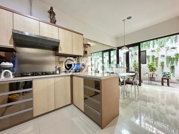 Rumah Mewah LB 250m2 Siap Pakai Desain Elegan di Pasteur, Bandung Rumah Mewah LB 250m2 Siap Pakai Desain Elegan di Pasteur, Bandung