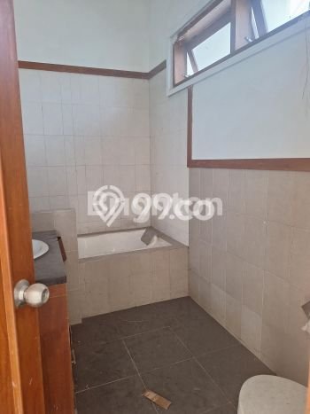 Dijual Cepat Rumah Bagus Siap Huni LB 300m2 di Laweyan, Solo Dijual Cepat Rumah Bagus Siap Huni LB 300m2 di Laweyan, Solo