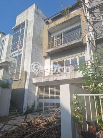 Dijual Cepat Rumah Bagus Siap Huni LB 300m2 di Laweyan, Solo Dijual Cepat Rumah Bagus Siap Huni LB 300m2 di Laweyan, Solo