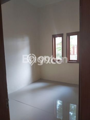 Dijual Rumah 4 Kamar Lokasi Ideal Nyaman dan Strategis di Banyuanyar Dijual Rumah 4 Kamar Lokasi Ideal Nyaman dan Strategis di Banyuanyar