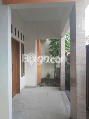 Dijual Rumah 4 Kamar Lokasi Ideal Nyaman dan Strategis di Banyuanyar Dijual Rumah 4 Kamar Lokasi Ideal Nyaman dan Strategis di Banyuanyar