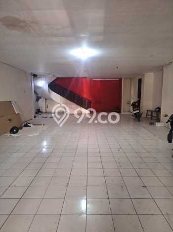 Area Strategis! Disewakan Ruko Lokasi Kratonan, Solo Cocok untuk Bisnis Area Strategis! Disewakan Ruko Lokasi Kratonan, Solo Cocok untuk Bisnis
