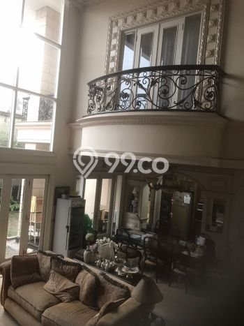 Rumah Luxury Modern Tanpa Renovasi di Pakuwon Indah Surabaya Rumah Luxury Modern Tanpa Renovasi di Pakuwon Indah Surabaya