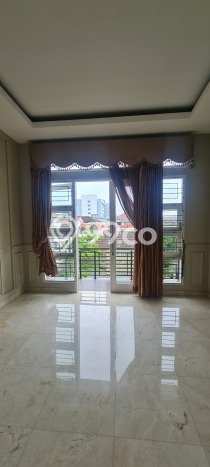 Rumah Luxury Modern Tanpa Renovasi di Pulomas Jakarta Timur Rumah Luxury Modern Tanpa Renovasi di Pulomas Jakarta Timur