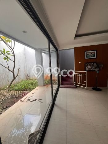 Rumah Luxury Modern Tanpa Renovasi di Pejaten Jakarta Selatan Rumah Luxury Modern Tanpa Renovasi di Pejaten Jakarta Selatan
