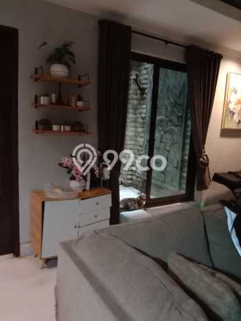 Siap Huni Rumah Mewah 6 Kamar di Kebon Jeruk Dekat ke Mana Pun Siap Huni Rumah Mewah 6 Kamar di Kebon Jeruk Dekat ke Mana Pun