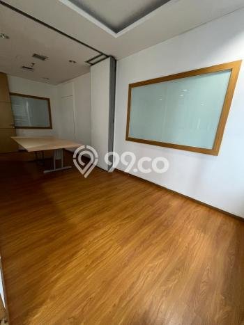 Unit Kantor disewakan di Kebayoran Baru Jakarta Selatan dengan LT 300m2 / LB 300m2 Unit Kantor disewakan di Kebayoran Baru Jakarta Selatan dengan LT 300m2 / LB 300m2