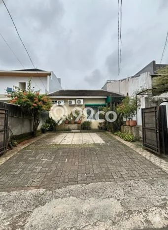 Rumah Luas Asri 3 KT Siap Huni di Lebak Bulus Jakarta Selatan Rumah Luas Asri 3 KT Siap Huni di Lebak Bulus Jakarta Selatan