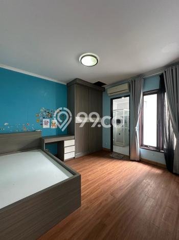 Siap Huni Rumah Mewah 4 Kamar di Tebet Dekat ke Mana Pun Siap Huni Rumah Mewah 4 Kamar di Tebet Dekat ke Mana Pun