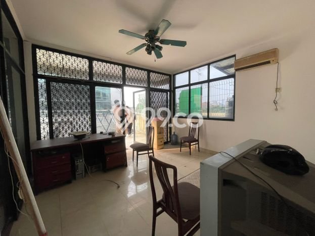 LOKASI BISNIS! Ruko Disewakan di Hayam Wuruk, Luas 144m², Akses Strategis LOKASI BISNIS! Ruko Disewakan di Hayam Wuruk, Luas 144m², Akses Strategis