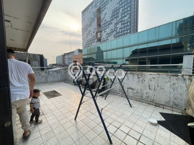 LOKASI BISNIS! Ruko Disewakan di Hayam Wuruk, Luas 144m², Akses Strategis LOKASI BISNIS! Ruko Disewakan di Hayam Wuruk, Luas 144m², Akses Strategis