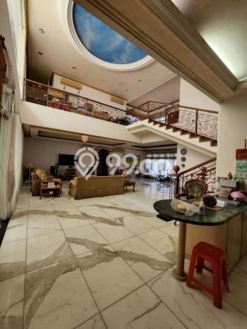 Rumah Luxury Modern Tanpa Renovasi di Pantai Mutiara Jakarta Utara Rumah Luxury Modern Tanpa Renovasi di Pantai Mutiara Jakarta Utara