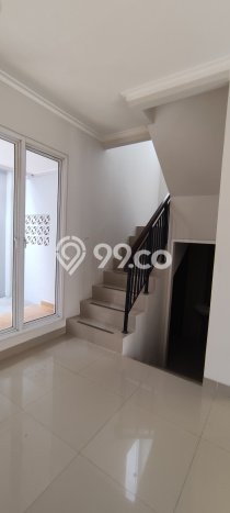 Disewakan! Rumah 3 Kamar Tidur &
2 Kamar Mandi di Gading Serpong, Tangerang Disewakan! Rumah 3 Kamar Tidur &
2 Kamar Mandi di Gading Serpong, Tangerang