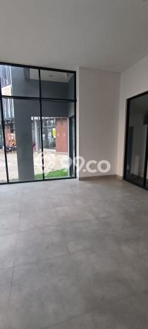 LOKASI PREMIUM! Ruko Kawasan Niaga Kawasan , Luas 108m2m², Siap Bisnis LOKASI PREMIUM! Ruko Kawasan Niaga Kawasan , Luas 108m2m², Siap Bisnis