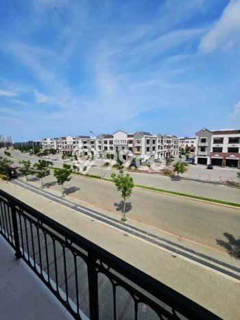 AREA KOMERSIAL! Ruko di Pantai Indah Kapuk 2, Luas 250m2m², Akses Raya AREA KOMERSIAL! Ruko di Pantai Indah Kapuk 2, Luas 250m2m², Akses Raya