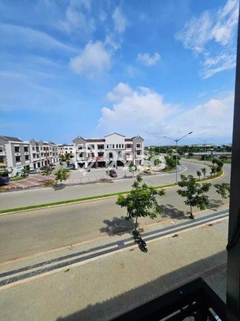 AREA KOMERSIAL! Ruko di Pantai Indah Kapuk 2, Luas 250m2m², Akses Raya AREA KOMERSIAL! Ruko di Pantai Indah Kapuk 2, Luas 250m2m², Akses Raya