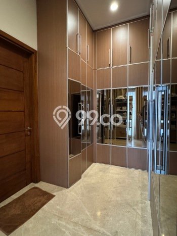 Hunian Elit LB 470m2 Siap Pakai Desain Elegan di Puri Indah, Jakarta Barat Hunian Elit LB 470m2 Siap Pakai Desain Elegan di Puri Indah, Jakarta Barat
