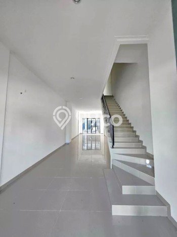 AREA KOMERSIAL! Ruko di Pantai Indah Kapuk 2, Luas 250m2m², Akses Raya AREA KOMERSIAL! Ruko di Pantai Indah Kapuk 2, Luas 250m2m², Akses Raya