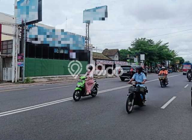 Area Ramai! Ruko Dijual di Banguntapan untuk Bisnis Luas Bangunan 700m2 Area Ramai! Ruko Dijual di Banguntapan untuk Bisnis Luas Bangunan 700m2