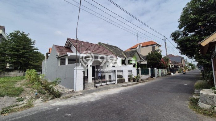 For Sale Rumah 3 Kamar Lokasi Ideal Nyaman dan Strategis di Ngemplak For Sale Rumah 3 Kamar Lokasi Ideal Nyaman dan Strategis di Ngemplak
