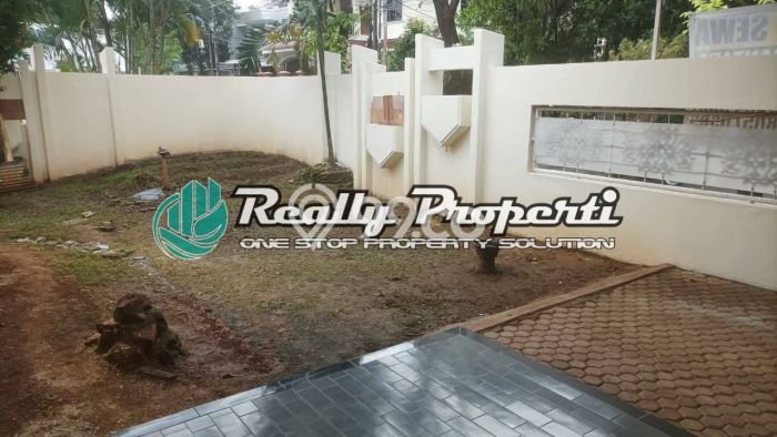 Disewakan! Rumah 6 Kamar Tidur &
4 Kamar Mandi di Rawamangun, Jakarta Timur Disewakan! Rumah 6 Kamar Tidur &
4 Kamar Mandi di Rawamangun, Jakarta Timur