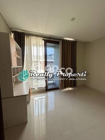 Disewakan! Rumah 5 Kamar Tidur &
4 Kamar Mandi di Jatiwarna, Bekasi Disewakan! Rumah 5 Kamar Tidur &
4 Kamar Mandi di Jatiwarna, Bekasi
