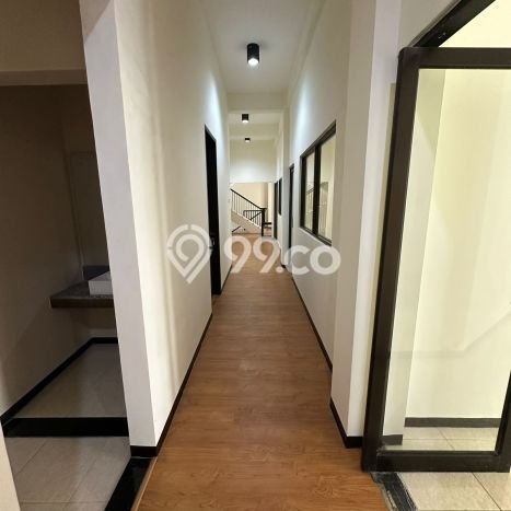 Ruko Disewa di Surabaya dengan LB 990m2 Area Komersial Ramai Ruko Disewa di Surabaya dengan LB 990m2 Area Komersial Ramai