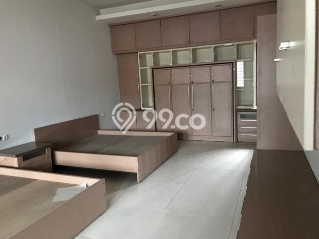 Ruko Disewa di Genteng, Surabaya, LT 656m2 / LB 500m2 Ruko Disewa di Genteng, Surabaya, LT 656m2 / LB 500m2