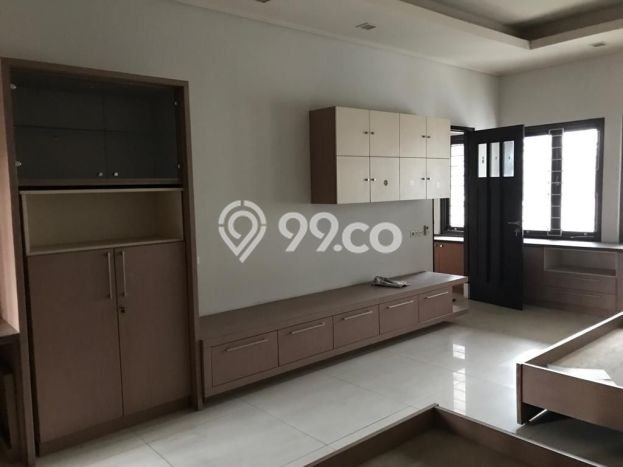 Ruko Disewa di Genteng, Surabaya, LT 656m2 / LB 500m2 Ruko Disewa di Genteng, Surabaya, LT 656m2 / LB 500m2
