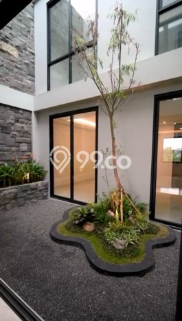 Rumah LT 180m2m² / LB 380m2m² Pemandangan Gunung di , Surabaya Rumah LT 180m2m² / LB 380m2m² Pemandangan Gunung di , Surabaya